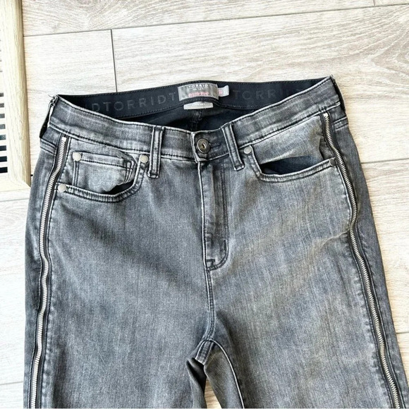 Torrid Bomshell Sky High Rise Skinny Zipper Jeans - Picture 5 of 16